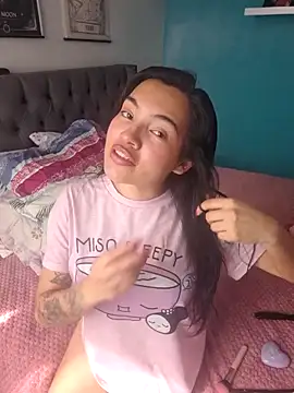 lauvelez   online show from 02.04.26