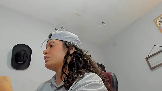 Snapshot of snowflake_xxx chatting on 09.30.25 snowflake xxx online show from 09.30.25