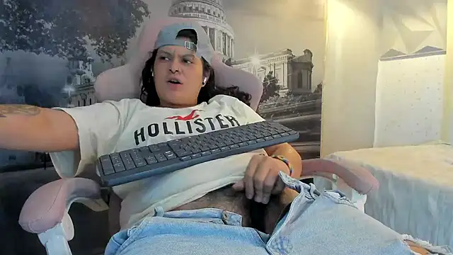 Snapshot of snowflake_xxx chatting on 10.26.25 snowflake xxx online show from 10.26.25