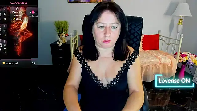 Snapshot of Julia_Dean chatting on 01.09.25 Julia Dean online show from 01.09.25