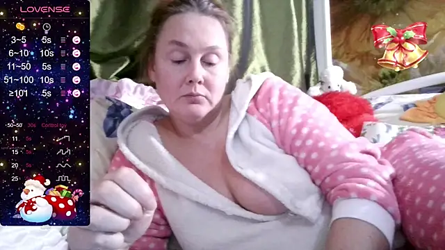 Snapshot of pussykroshka chatting on 12.16.24 pussykroshka online show from 12.16.24