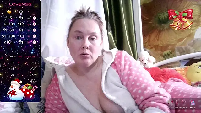 Snapshot of pussykroshka chatting on 12.21.24 pussykroshka online show from 12.21.24