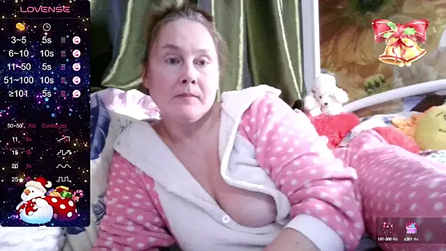 Snapshot of pussykroshka chatting on 12.21.24 pussykroshka online show from 12.21.24