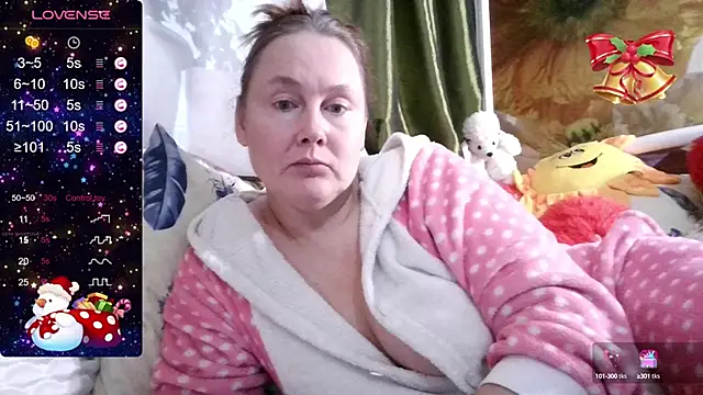 Snapshot of pussykroshka chatting on 12.25.24 pussykroshka online show from 12.25.24