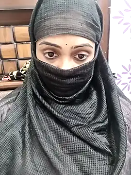 Snapshot of Yours-Bebo chatting on 01.05.25 Yours-Bebo online show from 01.05.25
