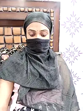 Snapshot of Yours-Bebo chatting on 01.06.25 Yours-Bebo online show from 01.06.25