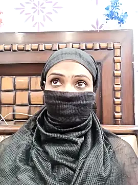 Snapshot of Yours-Bebo chatting on 01.19.25 Yours-Bebo online show from 01.19.25