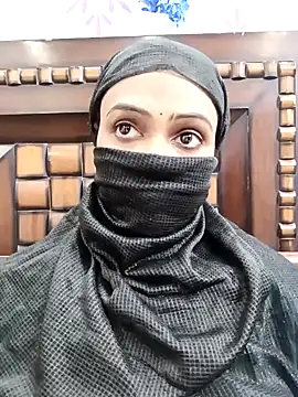 Snapshot of Yours-Bebo chatting on 01.20.25 Yours-Bebo online show from 01.20.25