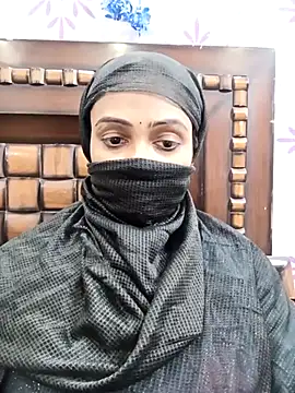 Snapshot of Yours-Bebo chatting on 01.20.25 Yours-Bebo online show from 01.20.25