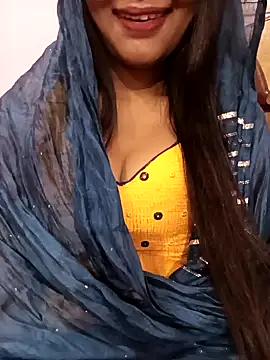 Snapshot of Yours-Bebo chatting on 01.26.25 Yours-Bebo online show from 01.26.25