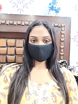 Snapshot of Yours-Bebo chatting on 01.28.25 Yours-Bebo online show from 01.28.25