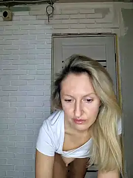 Miss    Mia  online show from 01.04.25