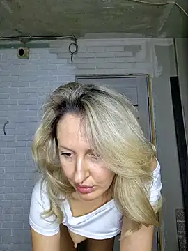 Miss    Mia  online show from 01.07.25