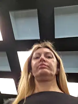 Miss    Mia  online show from 11.16.25