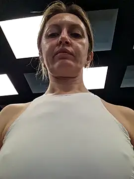 Miss    Mia  online show from 12.19.25