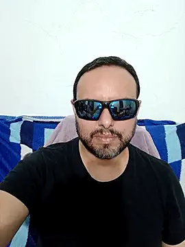 Snapshot of ElSunEagle chatting on 05.08.26 ElSunEagle online show from 05.08.26