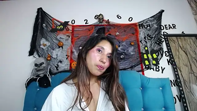 Snapshot of sweet_skylove_ chatting on 10.11.25 sweet skylove  online show from 10.11.25