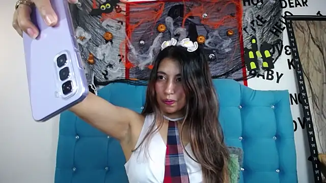 Snapshot of sweet_skylove_ chatting on 10.19.25 sweet skylove  online show from 10.19.25