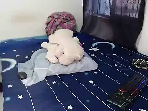 Snapshot of Frankbroad78 chatting on 10.28.25 Frankbroad78 online show from 10.28.25