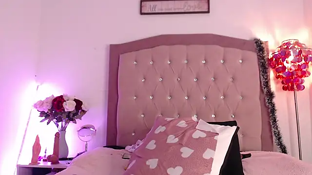 Snapshot of AnnadirtyXo chatting on 12.18.24 AnnadirtyXo online show from 12.18.24