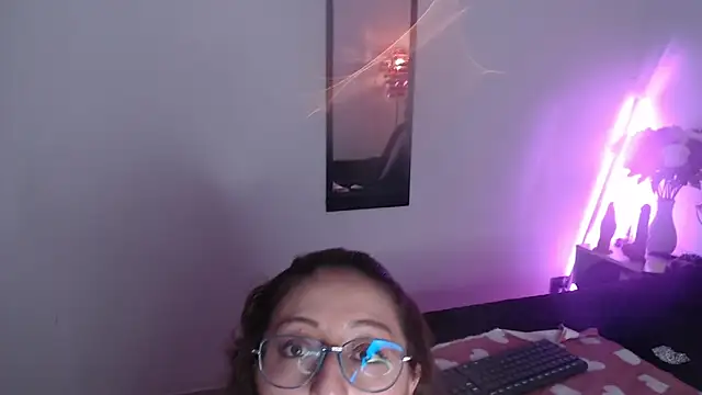 Snapshot of AnnadirtyXo chatting on 12.18.24 AnnadirtyXo online show from 12.18.24
