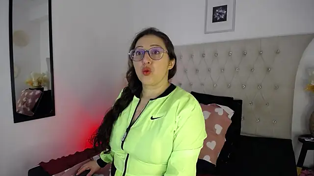 Snapshot of AnnadirtyXo chatting on 12.19.24 AnnadirtyXo online show from 12.19.24