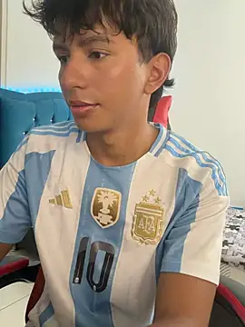 Leonarrrd 01 online show from 02.05.26