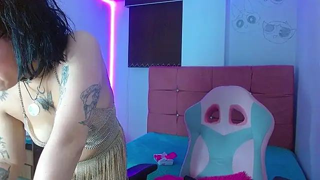 miahernadez303av online show from 12.31.24