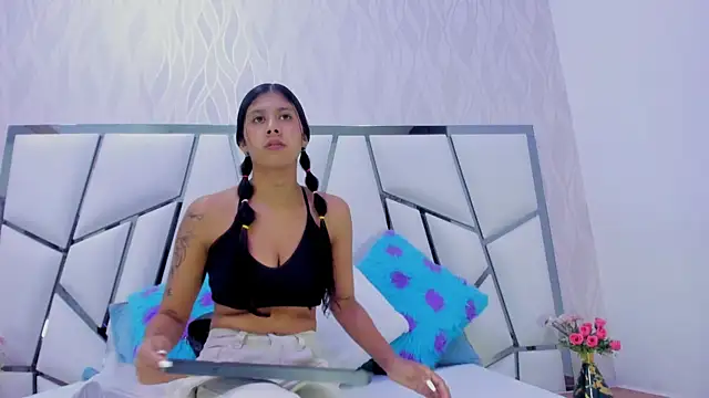  aurora18  online show from 01.12.25