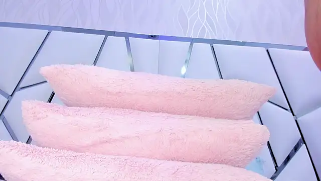  aurora18  online show from 01.22.25