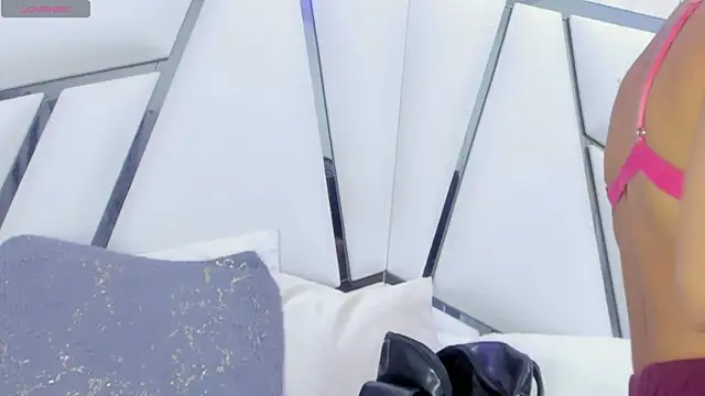  aurora18  online show from 02.27.25