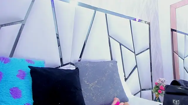  aurora18  online show from 03.14.25