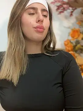 ValerieHilton online show from 12.07.24