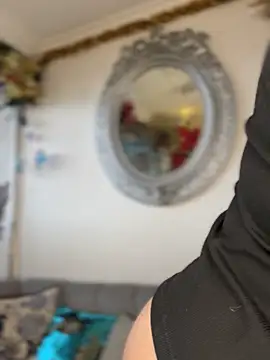 ValerieHilton online show from 12.19.25