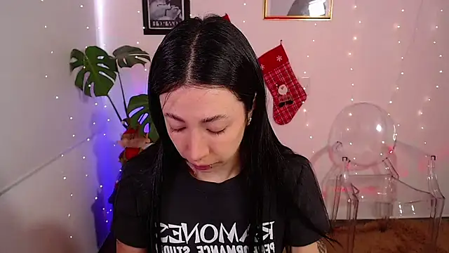 Snapshot of lilyy_evanss chatting on 12.03.24 lilyy evanss online show from 12.03.24