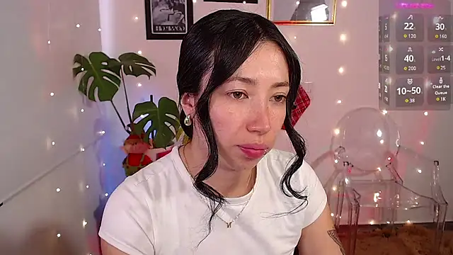 Snapshot of lilyy_evanss chatting on 12.06.24 lilyy evanss online show from 12.06.24