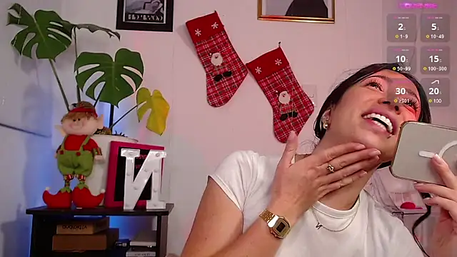 Snapshot of lilyy_evanss chatting on 12.07.24 lilyy evanss online show from 12.07.24