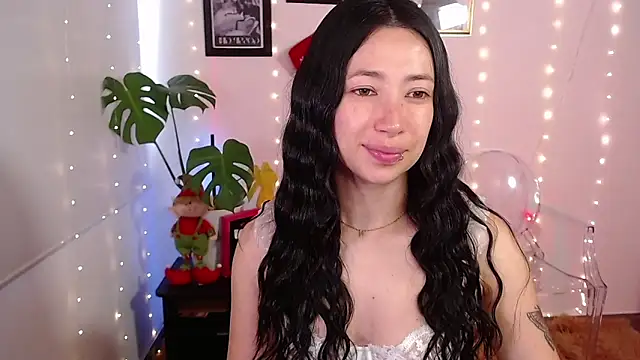 Snapshot of lilyy_evanss chatting on 12.10.24 lilyy evanss online show from 12.10.24