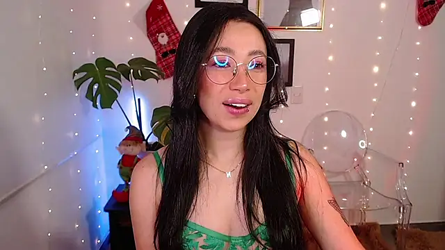 Snapshot of lilyy_evanss chatting on 12.13.24 lilyy evanss online show from 12.13.24