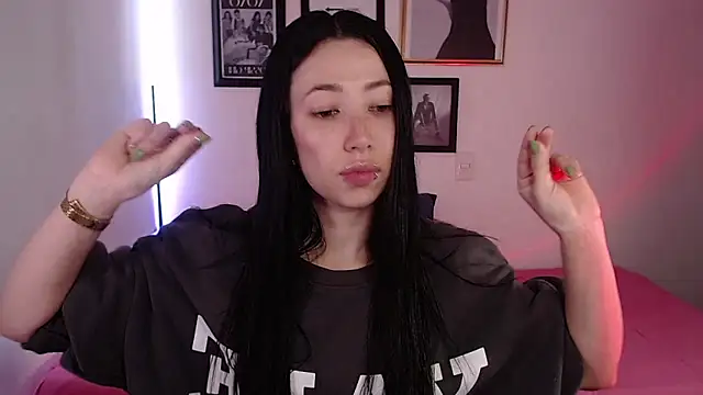 Snapshot of lilyy_evanss chatting on 01.28.25 lilyy evanss online show from 01.28.25