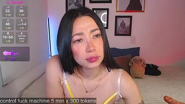 Snapshot of lilyy_evanss chatting on 02.13.25 lilyy evanss online show from 02.13.25