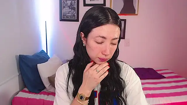 Snapshot of lilyy_evanss chatting on 02.18.25 lilyy evanss online show from 02.18.25