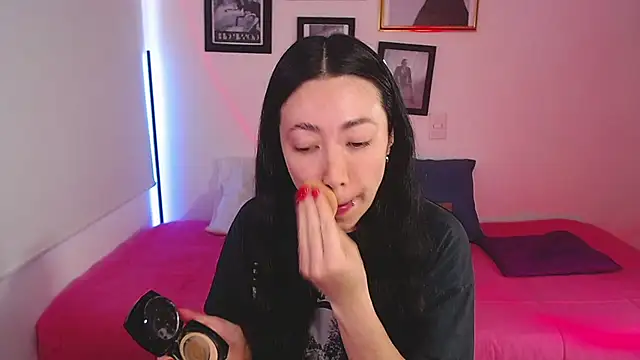 Snapshot of lilyy_evanss chatting on 02.19.25 lilyy evanss online show from 02.19.25