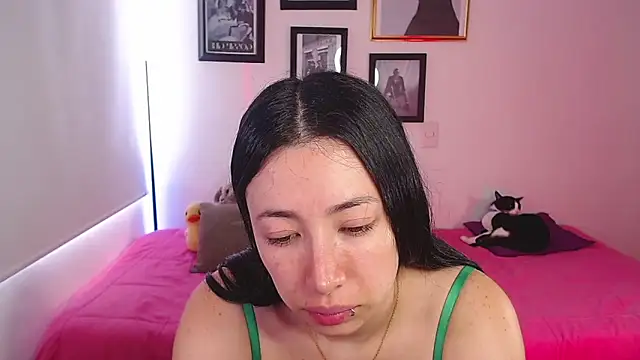 Snapshot of lilyy_evanss chatting on 02.26.25 lilyy evanss online show from 02.26.25