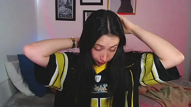 Snapshot of lilyy_evanss chatting on 03.15.25 lilyy evanss online show from 03.15.25