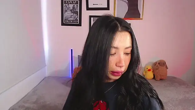 Snapshot of lilyy_evanss chatting on 03.21.25 lilyy evanss online show from 03.21.25