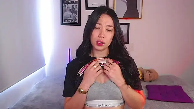 Snapshot of lilyy_evanss chatting on 03.22.25 lilyy evanss online show from 03.22.25