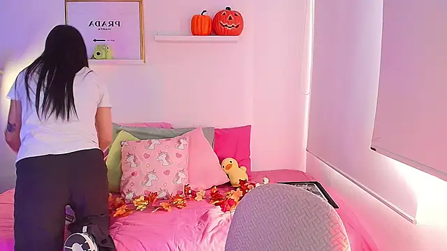 Snapshot of lilyy_evanss chatting on 10.01.25 lilyy evanss online show from 10.01.25