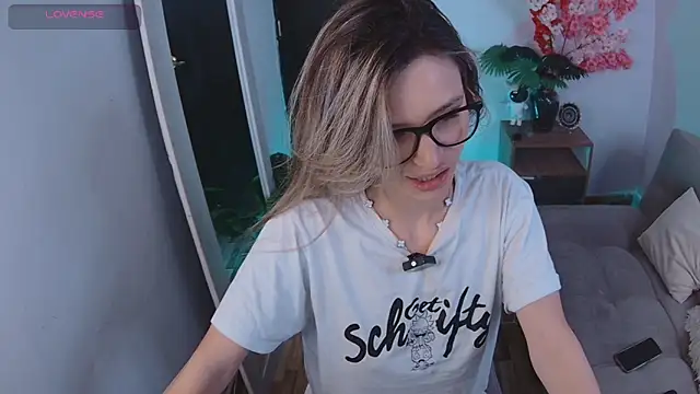 Snapshot of Lucy_Princes chatting on 09.30.25 Lucy Princes online show from 09.30.25