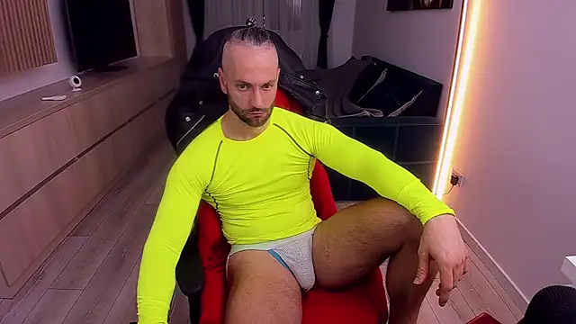 Snapshot of MarisMuscle chatting on 02.22.25 MarisMuscle online show from 02.22.25